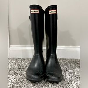 Size 7 women’s Hunter Boots